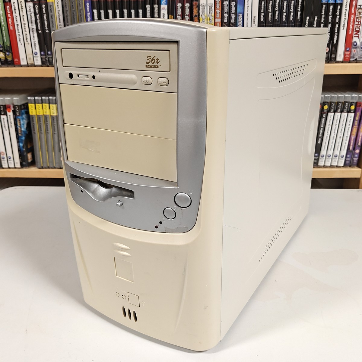 Retro PC (Intel Pentium III 600 MHz, 96MB Ram, RIVA TNT, Win98)